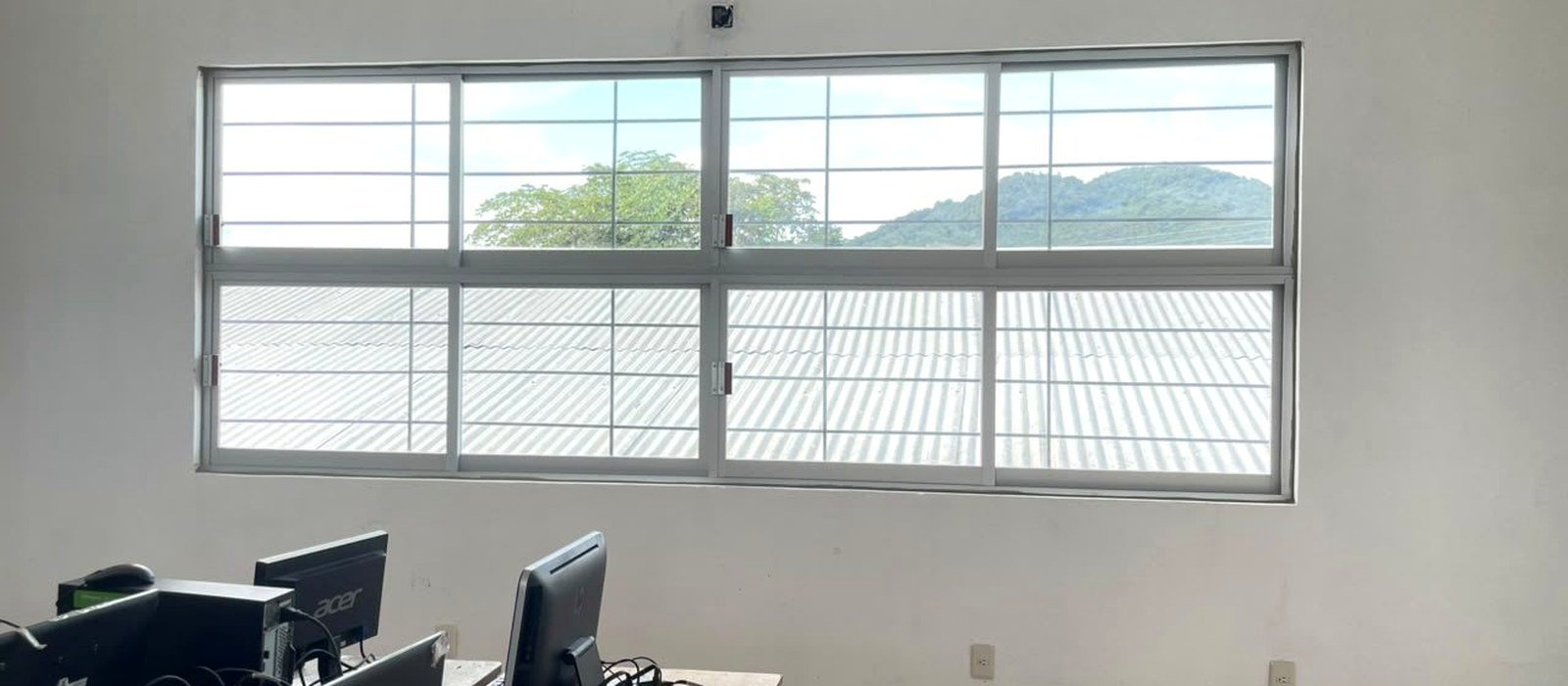 Trabajo realizado en vidrio y aluminio