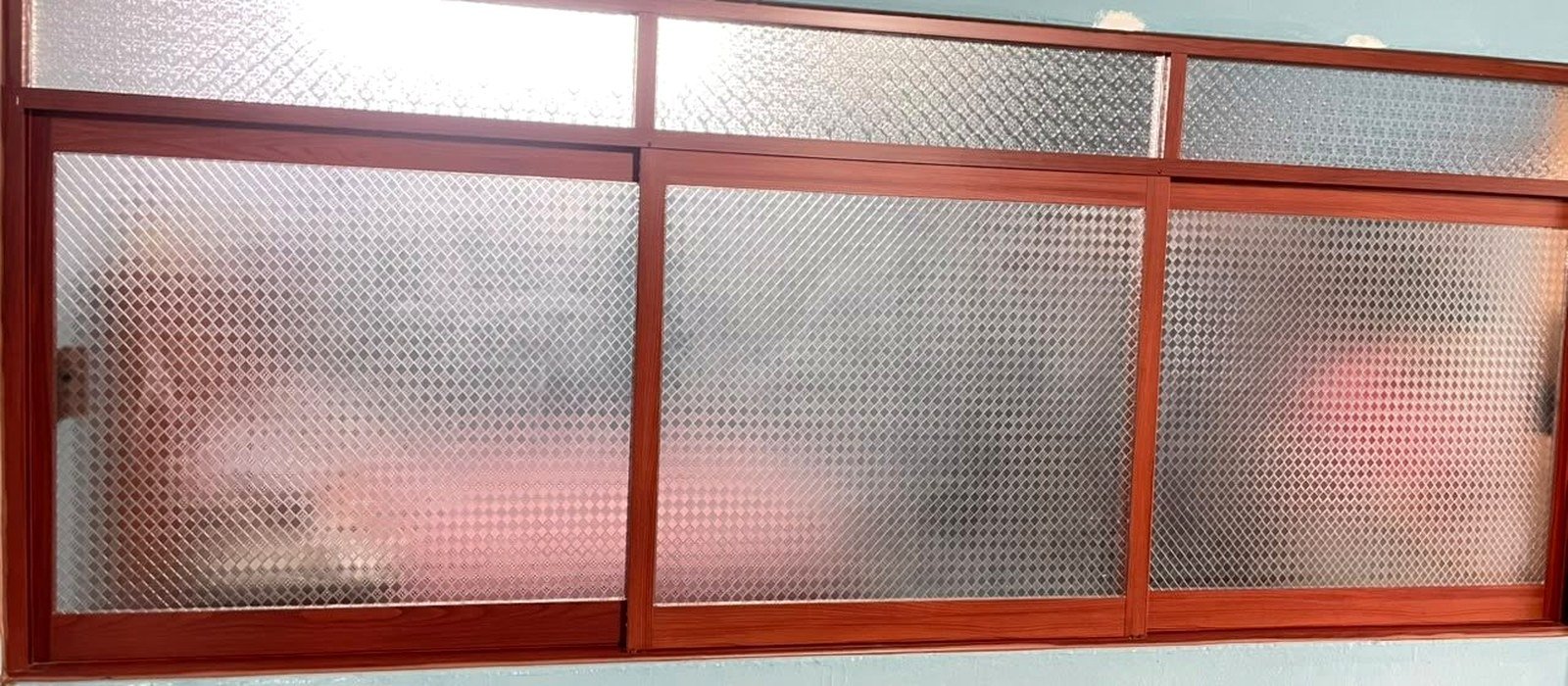 Trabajo realizado en vidrio y aluminio